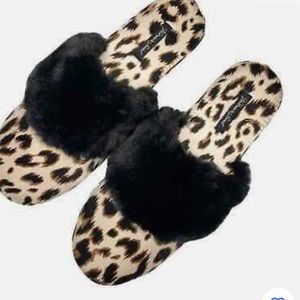 New without Tag Victoria Secret Leopard Slippers size L